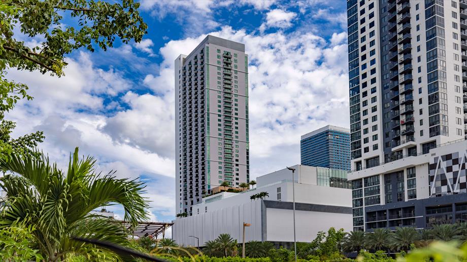 Caoba Apartments Miami Worldcenter : Coastal Construction